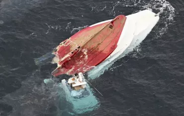 Fishing boat сollision Japan