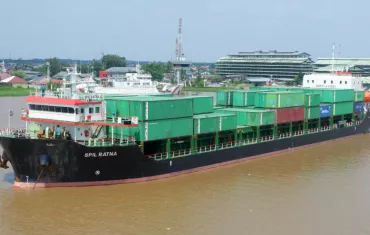 MV Spil Ratna MV Meratus Kolawa Mahakam River
